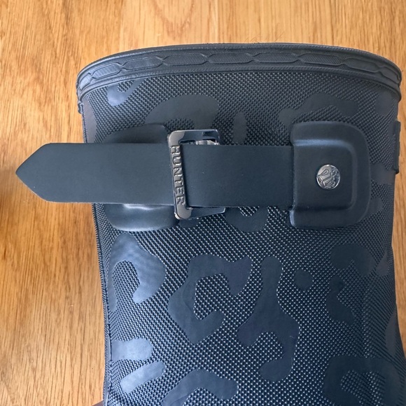 Hunter Black Cheetah Print Textured Short Rain Boots Size 6 - Picture 8 of 10